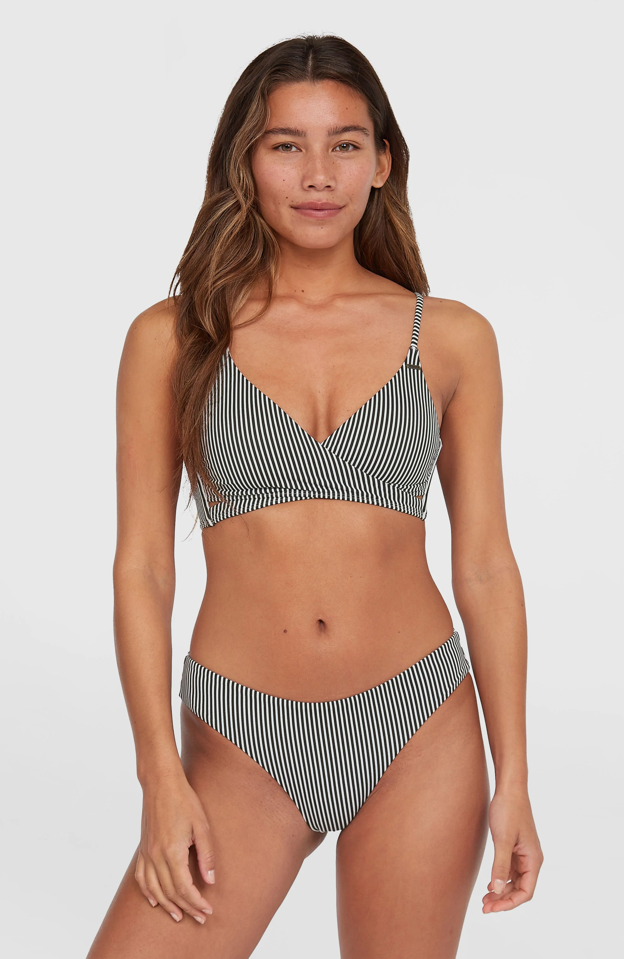 10618-essentials-baay-maoi-bikini-set-black-simple-stripe-1.webp Essentials Baay Maoi Bikini Set | Black Simple Stripe