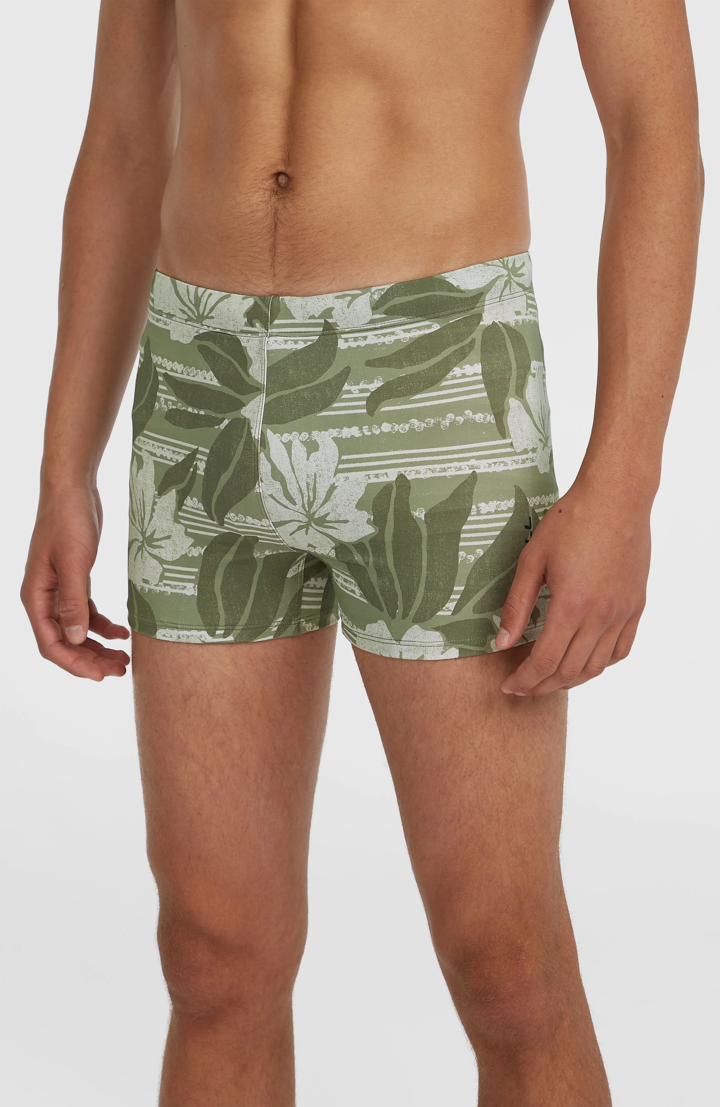 13202-essentials-floral-racer-green-tonal-dusty-flower-1.webp Essentials Floral Racer | Green Tonal Dusty Flower