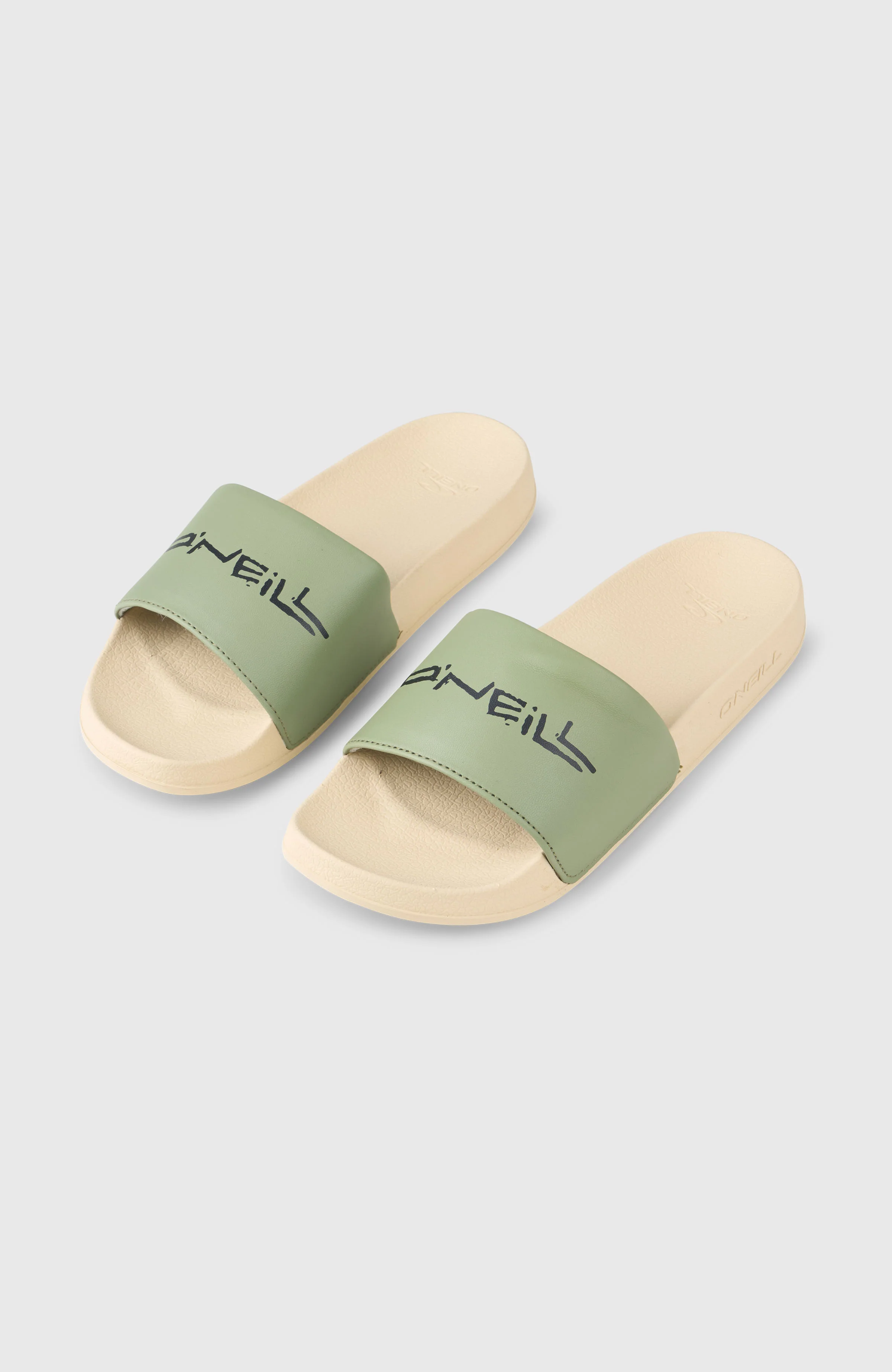 1825-summer-must-have-slides-avery-fern-1.webp Summer Must-Have Slides | Avery Fern