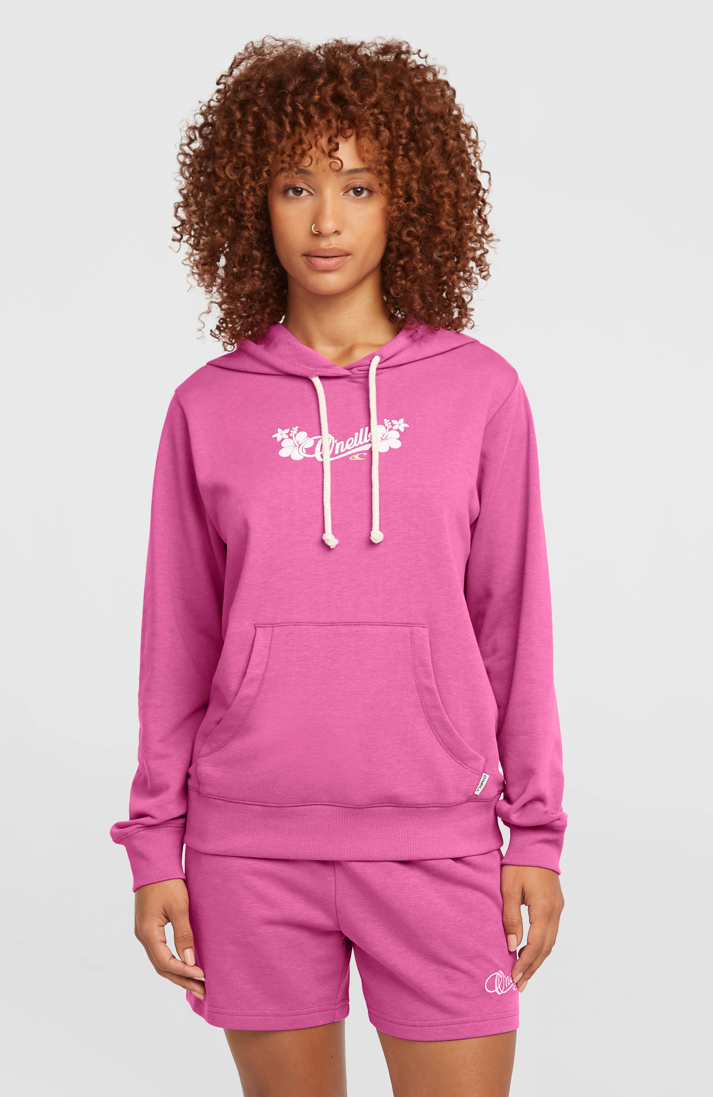 3004-essentials-script-hoodie-electric-fuschia-1.webp Essentials Script Hoodie | Electric Fuschia