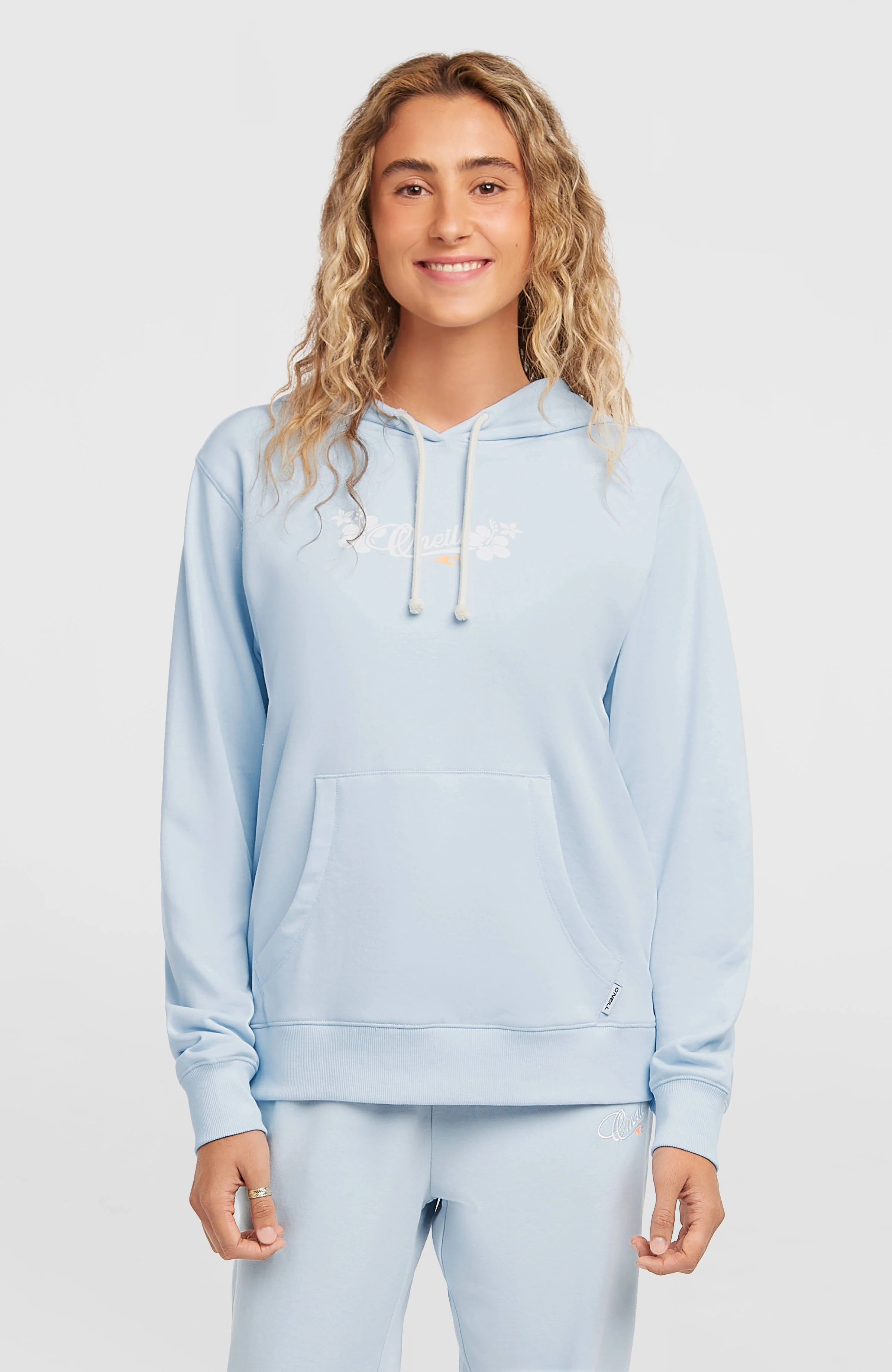 5847-essentials-script-hoodie-spindle-1.webp Essentials Script Hoodie | Spindle